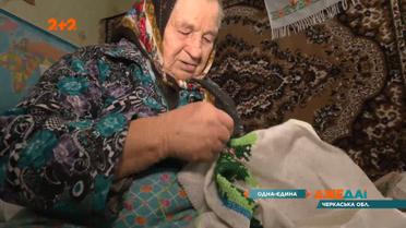 Женщина, которая живет одна в когда-то большом украинском поселке