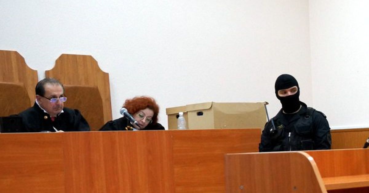 Судьи Савченко Леонид Степаненко и Евгения Черныш