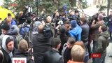 Під будівлею суду, де зачитували вирок Надії Савченко, зібралося два пікети