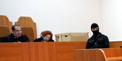 Несмотря на категорический запрет, журналисту удалось сделать фото судей Савченко