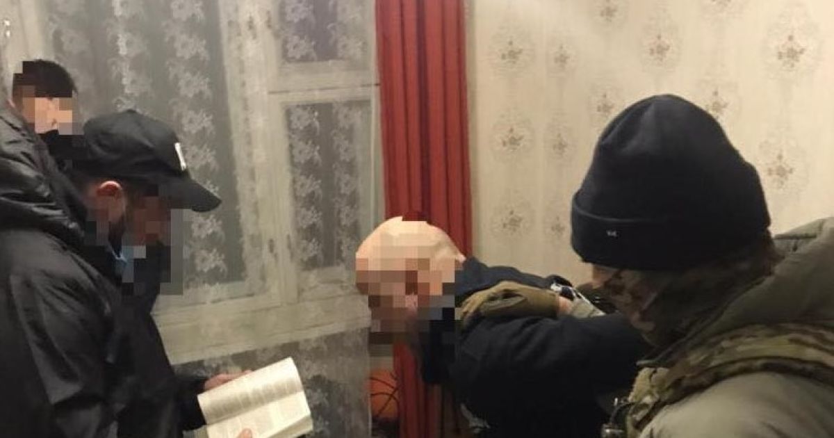 Працівник ДФС передавав секретні дані бойовикам ОРДО: на терористів працювала його дружина