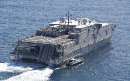 Транспортно-десантний корабель ВМС США прямує до Чорного моря