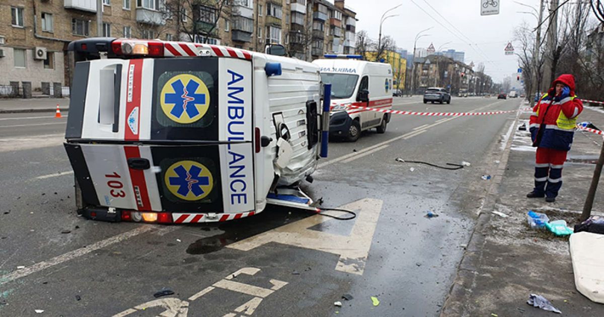 У Києві перекинулась швидка, що перевозила пацієнта
