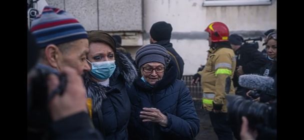 Юля з мамою в перші хвилини після влучення ракети 