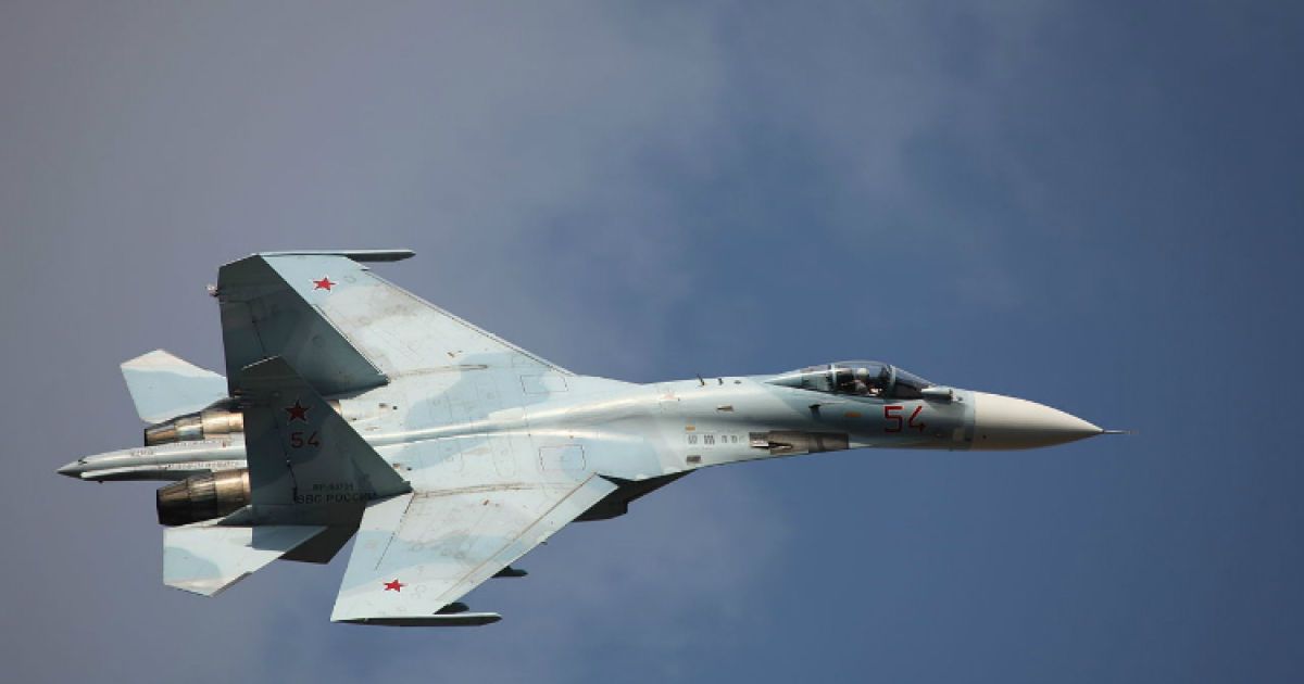 Су-27 підлетів до беззбройного американського літака-розвідника.