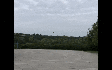 Появилось видео падения вертолета в Киеве