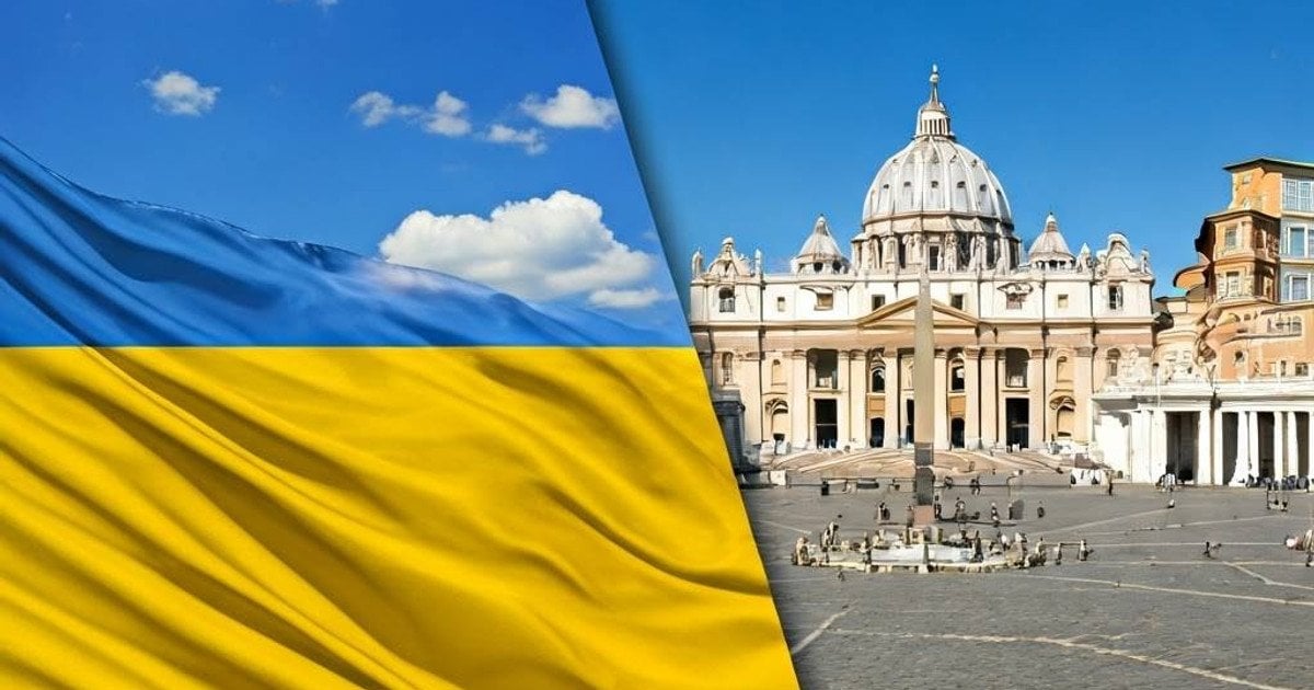 Площа Святого петра у Ватикані та прапор України