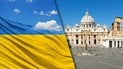 Площадь Святого Петра в Ватикане и флаг Украины