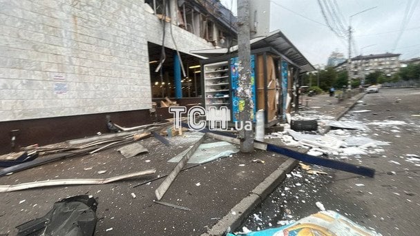 Метро Лукʼянівська у Києві сильно постраждало під час масованого обстрілу 21 липня. / © ТСН