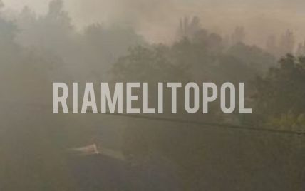 У тимчасово окупованому Мелітополі пролунали вибухи: у місті багато диму (фото, відео)