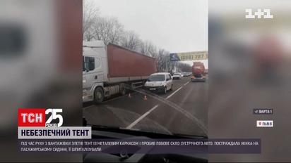 Недалеко от Львова тент грузовика едва не убил женщину | Новости Украины