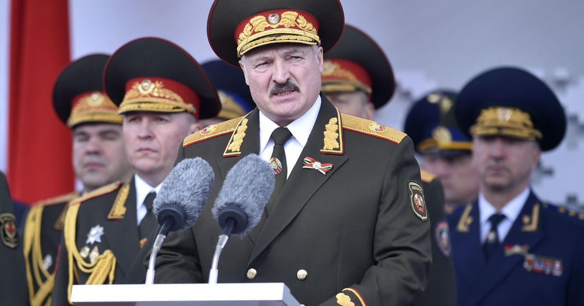 У Білорусі попри коронавірус пройшов парад до Дня перемоги_2 / © Associated Press