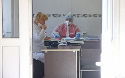 Хворі на коронавірус у лікарні Почаєва справляють нужду у відро: у закладі немає власних очисних споруд