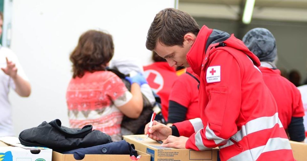 Красный Крест "погорел" на торговле гуманитаркой в Украине -  Transparency International