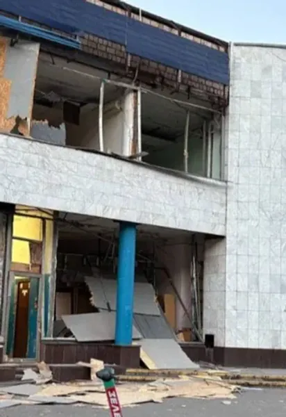 Пошкодження наземного вестибюлю станції метро Лукʼянівська