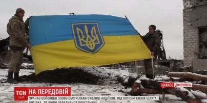 Боевики не пожалели снарядов на сооружение с украинским флагом