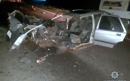 На Полтавщині позашляховик із нардепом влетів у легковик посеред дороги