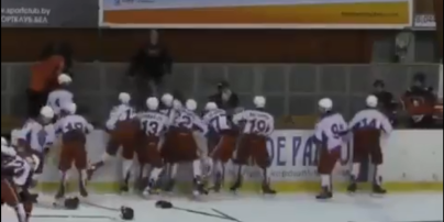 16-річні хокеїсти влаштували масову бійку під час матчу в Білорусі