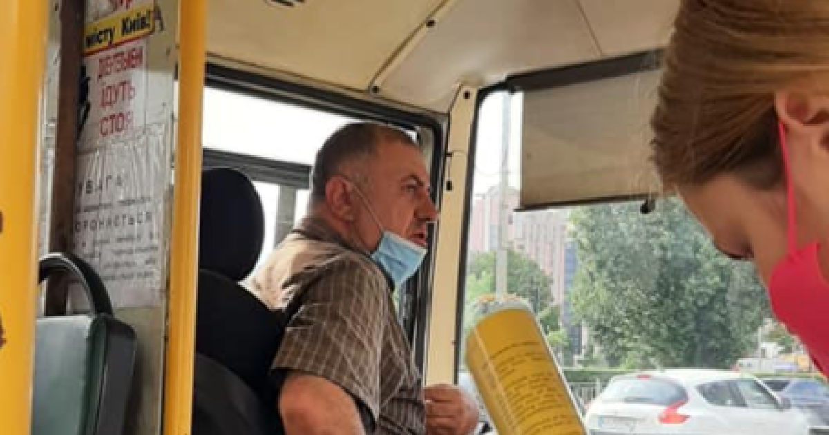 "У мене лише двоє дверей": водій не пустив у маршрутку жінку з 5 дітьми