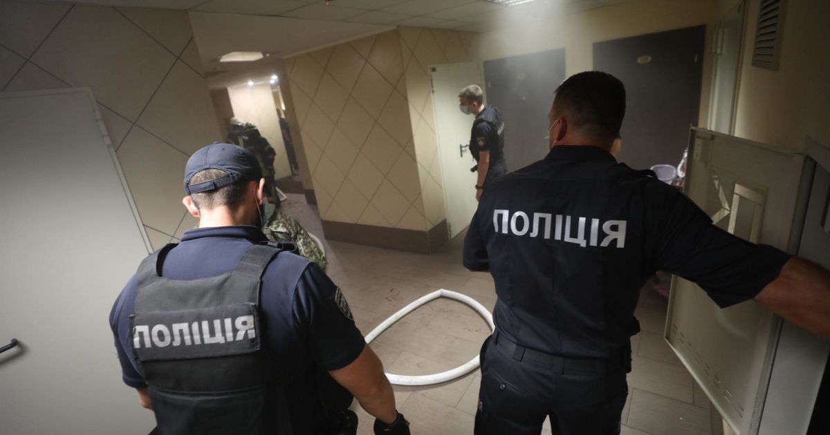 Забарикадувався у квартирі та поранив поліцейського: "голосіївському стрільцю" може загрожувати довічне ув'язнення