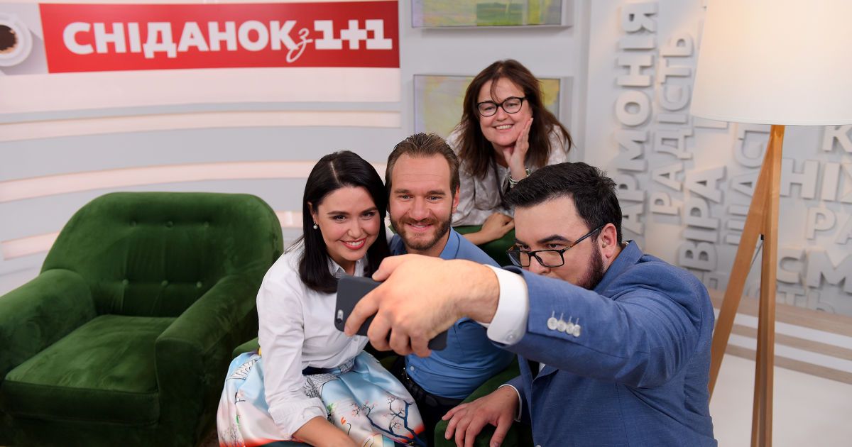 Нік Вуйчич в гостях "Сніданку з 1+1" / © прес-служба каналу "1+1"