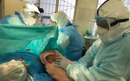 "Діти будуть жити з мамою": у Мечникова у Дніпрі врятували породіллю з важкою формою коронавірусу