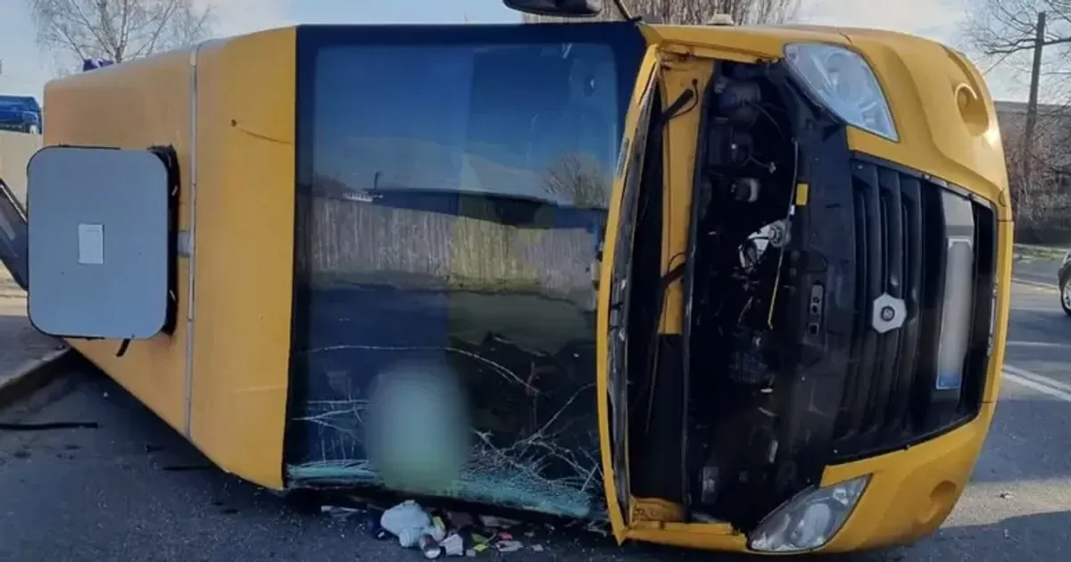 В Киеве перевернулась маршрутка