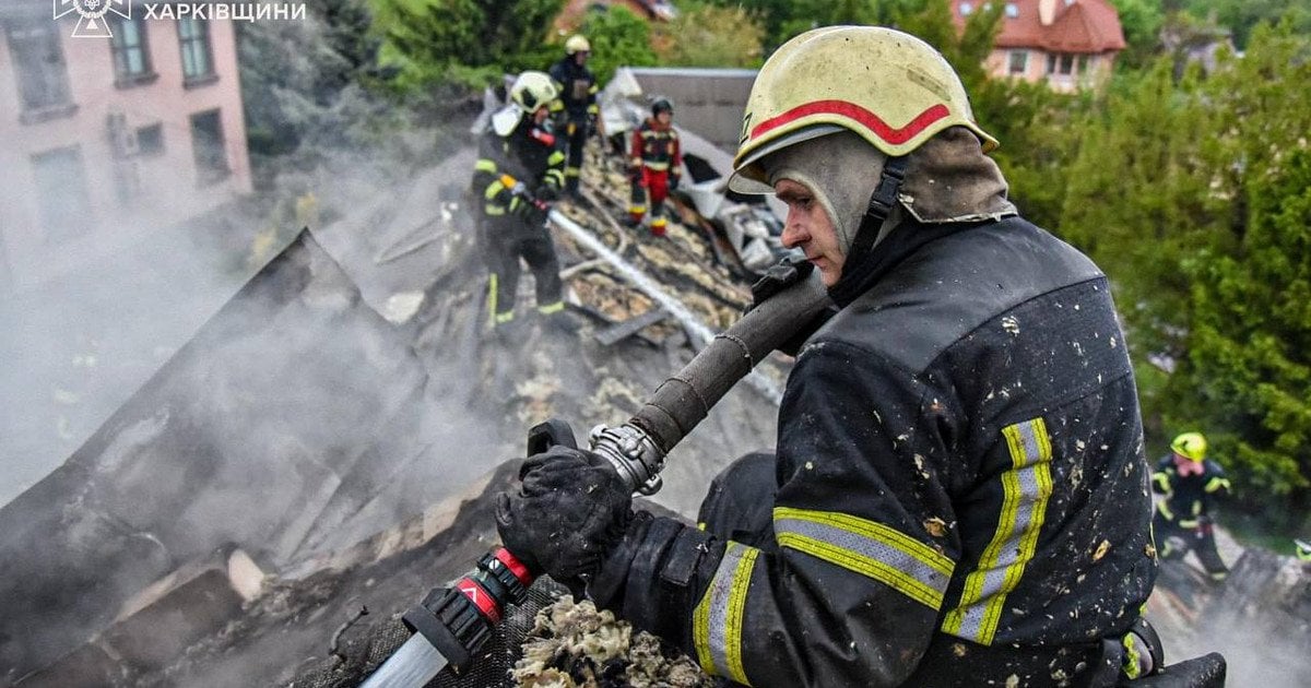 Emergency workers are eliminating the aftermath of the attack on Kharkiv, May 6 / © State Emergency Service
