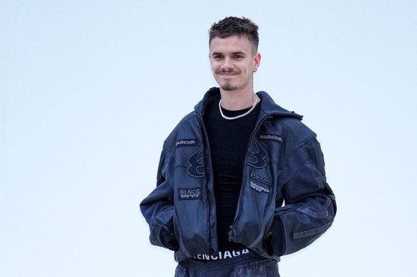 22-летний сын Бекхэмов сразу же после разрыва с девушкой закрутил роман с 30-летней моделью
