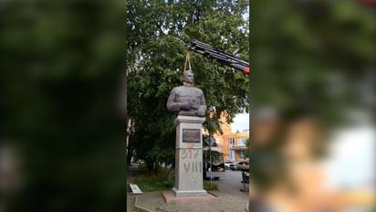 Полтава – без Пушкіна і Ватутіна: у місті демонтували російські пам’ятники