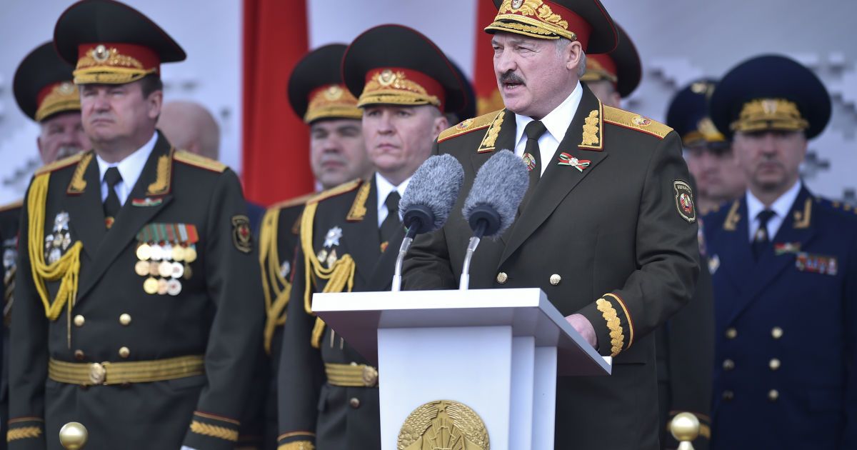 У Білорусі попри коронавірус пройшов парад до Дня перемоги_3 / © Associated Press