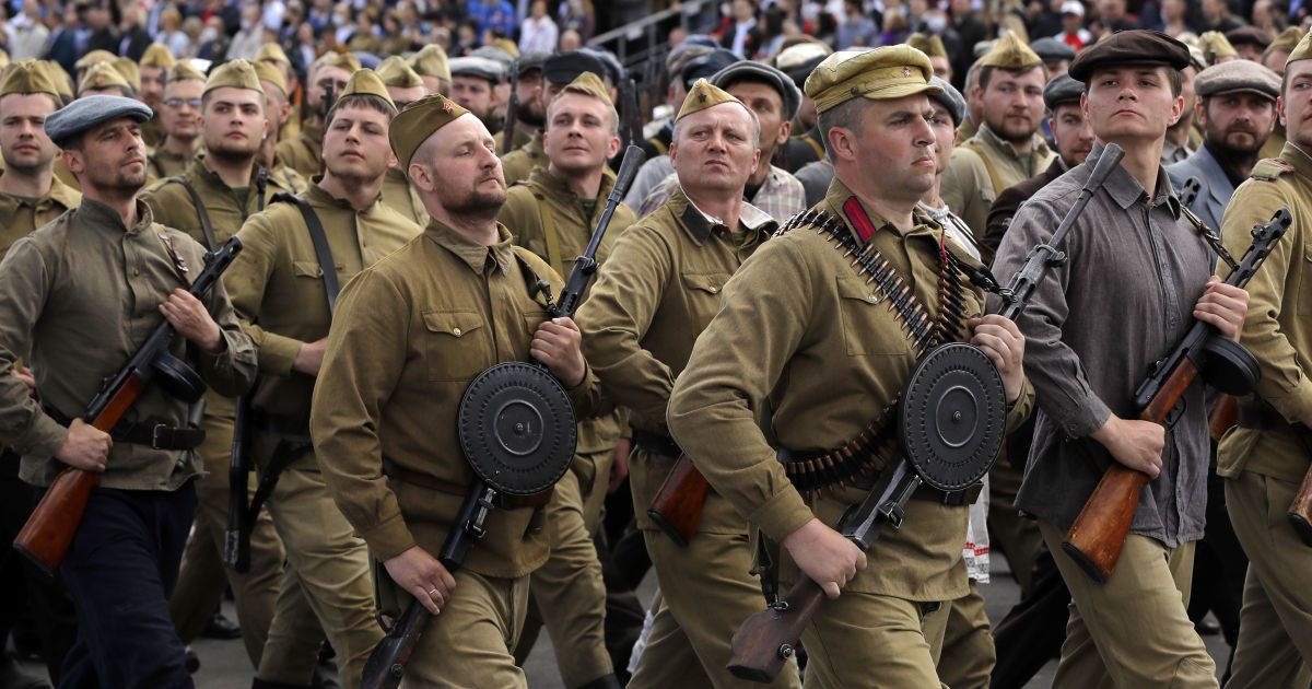 У Білорусі попри коронавірус пройшов парад до Дня перемоги_1 / © Associated Press