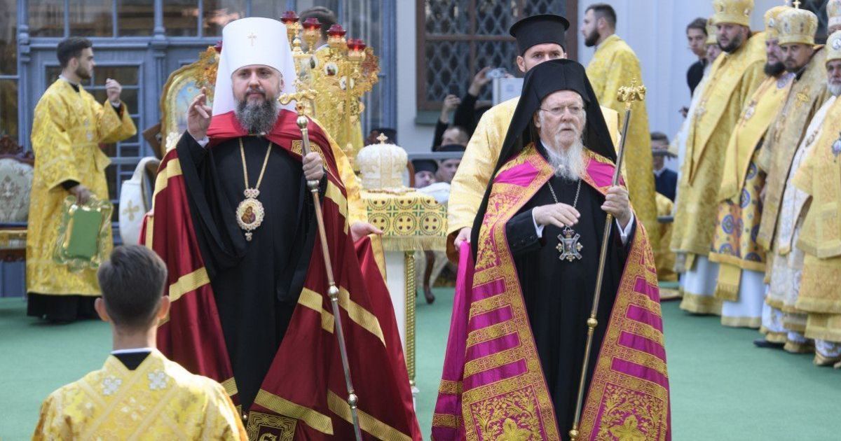 Літургія просто неба та незапланована молитва: як відбувалося богослужіння за участю Вселенського Патріарха Варфоломія