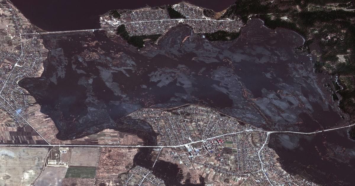 Власти пообещали восстановить поврежденную дамбу в Демидове уже в ближайшее время: названы сроки
