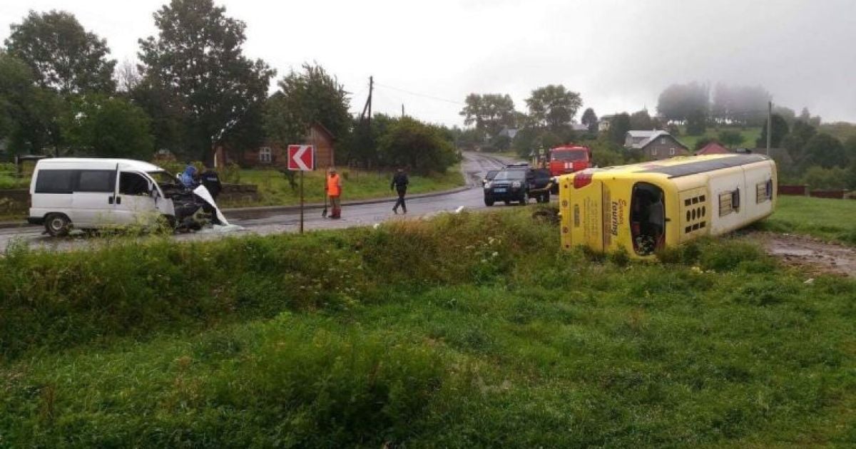 Без гальм і керма: водій поскаржився на некерованість 20-тонного автобуса у ДТП на Львівщині
