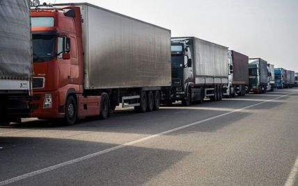 В Киеве ограничили движение грузовиков: что известно