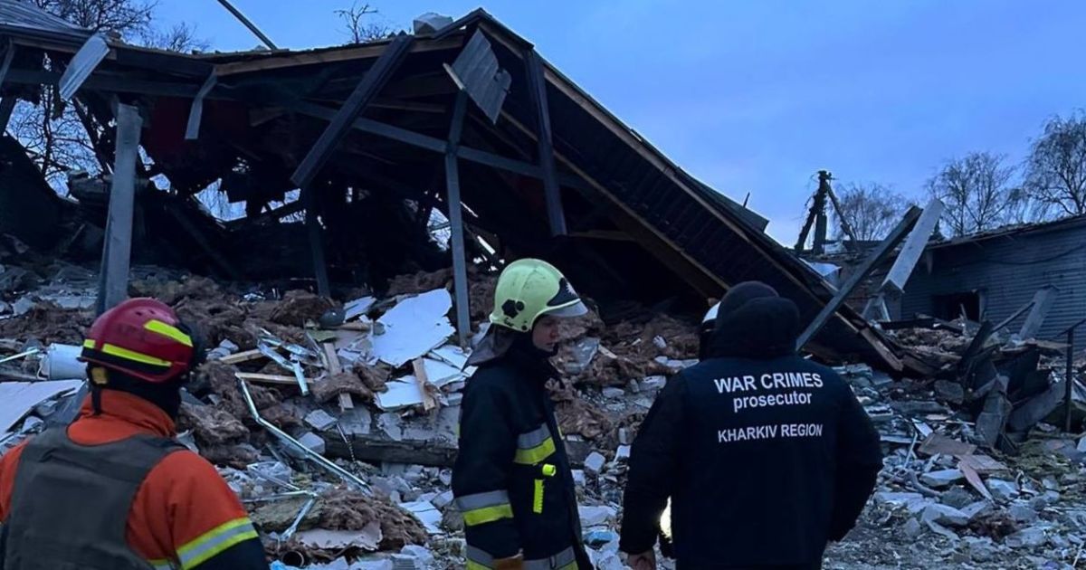 Наслідки ракетного удару по готелю в Золочеві на Харківщині / Фото: Харківська обласна прокуратура