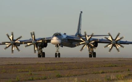 Російські бомбардувальники чотири ночі поспіль літали біля Аляски - CNN
