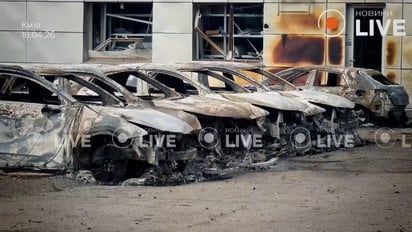 Через атаку РФ у Києві постраждав автоцентр, є загиблі