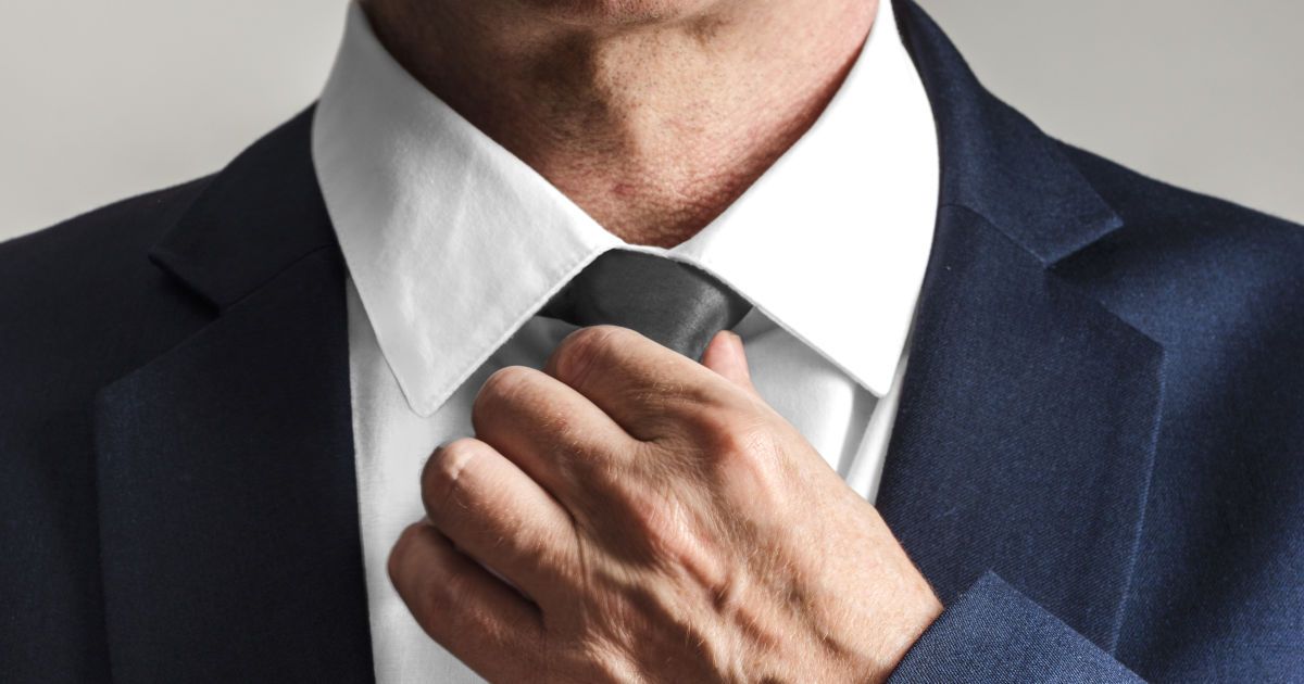 Чоловік у костюмі