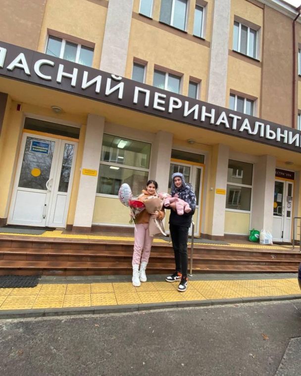 Жену Романа выписали из родильного / © instagram.com/sasanchyn_official