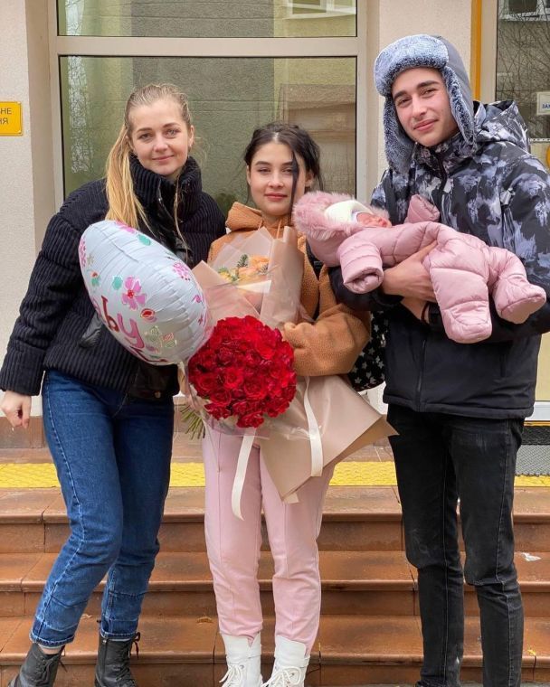 Жену Романа выписали из родильного / © instagram.com/sasanchyn_official