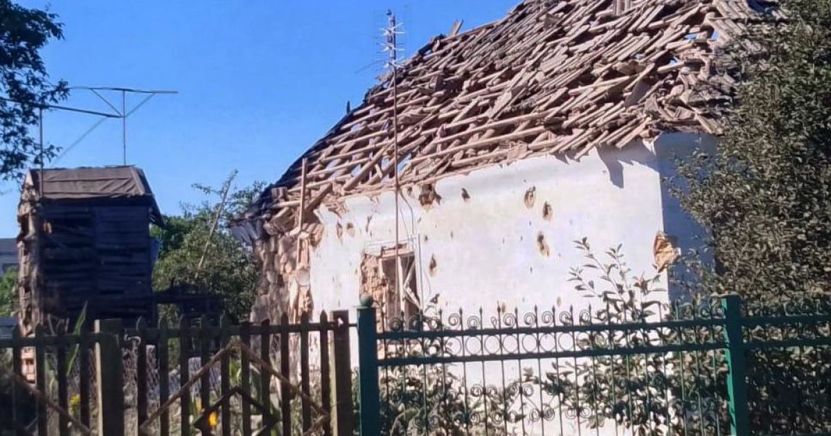Оккупанты снова обстреляли Николаевскую область и повредили жилые дома: фото последствий