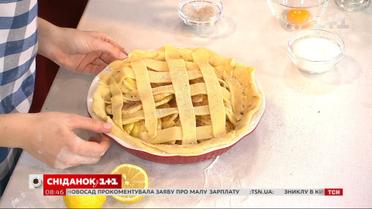 Гостья "Сниданка" Владислава Лановая приготовила с Русланом Сеничкиным яблочный пирог