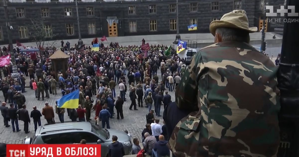 Недовольные афганцы подрались с полицией под Кабмином и перекрыли улицу Грушевского