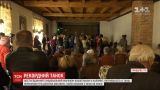 В Коломые пенсионеры устроили шестичасовой танцевальный марафон