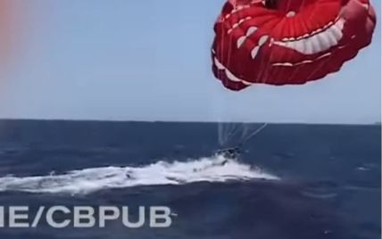 У Єгипті туристка з України, яка каталася на водному парашуті, влетіла головою у катер
