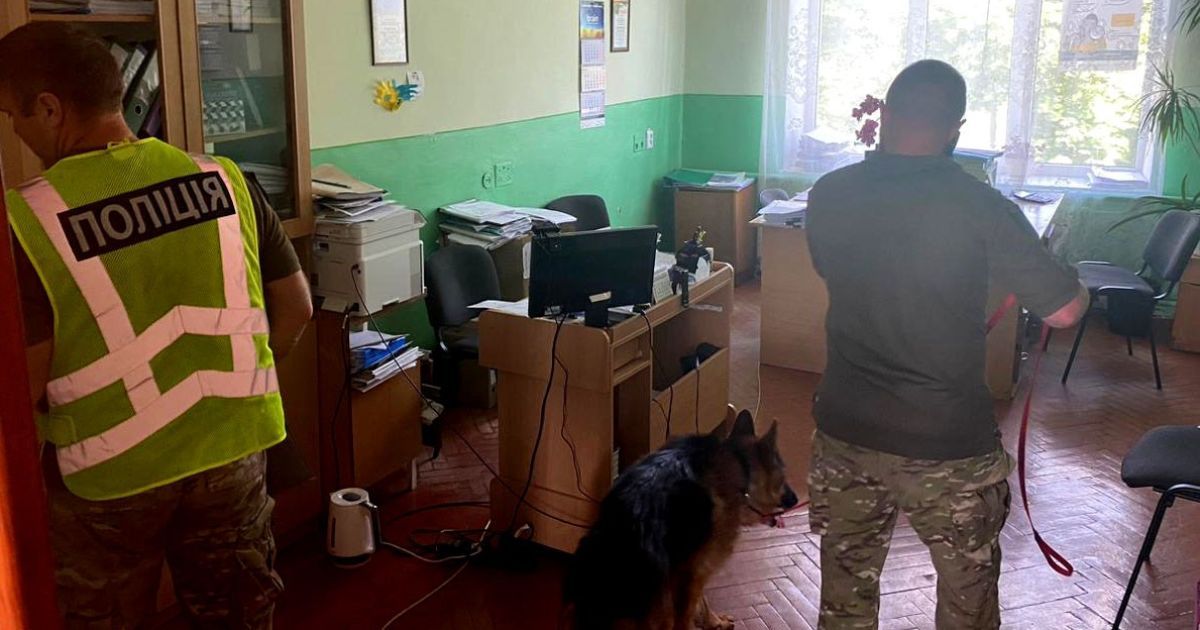 В Ровенской области мужчина "заминировал" поселковый совет