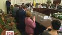 Легендарний Нік Вуйчич поставив українських можновладців на коліна задля молитви