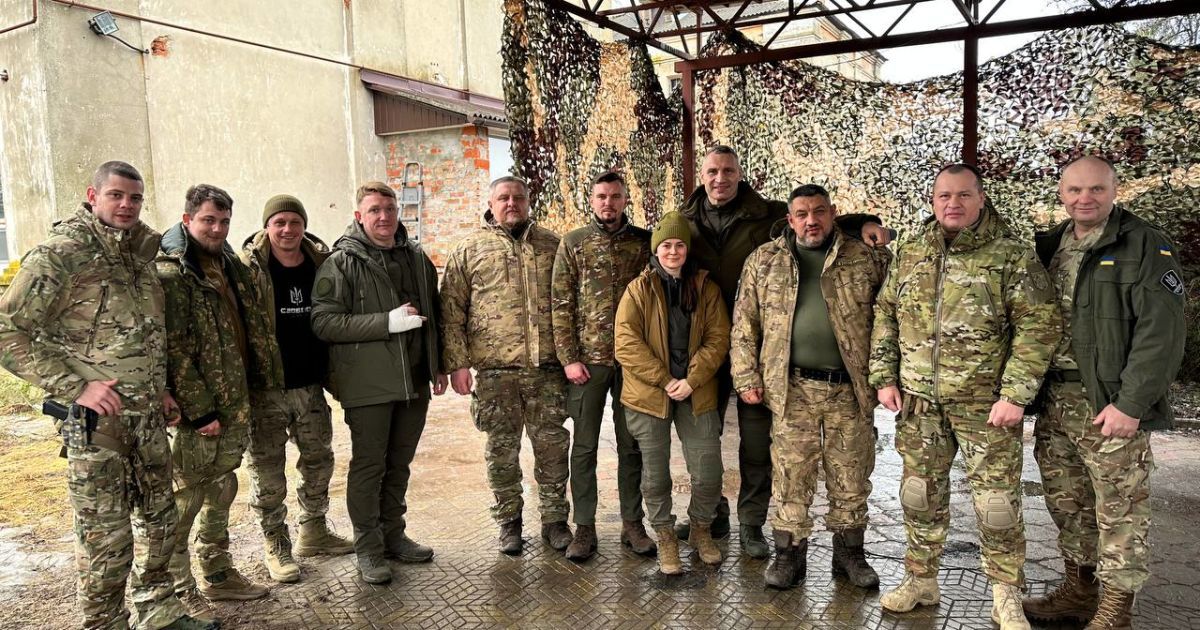 Виталий Кличко привез военным на «нули» дроны и системы РЭБ